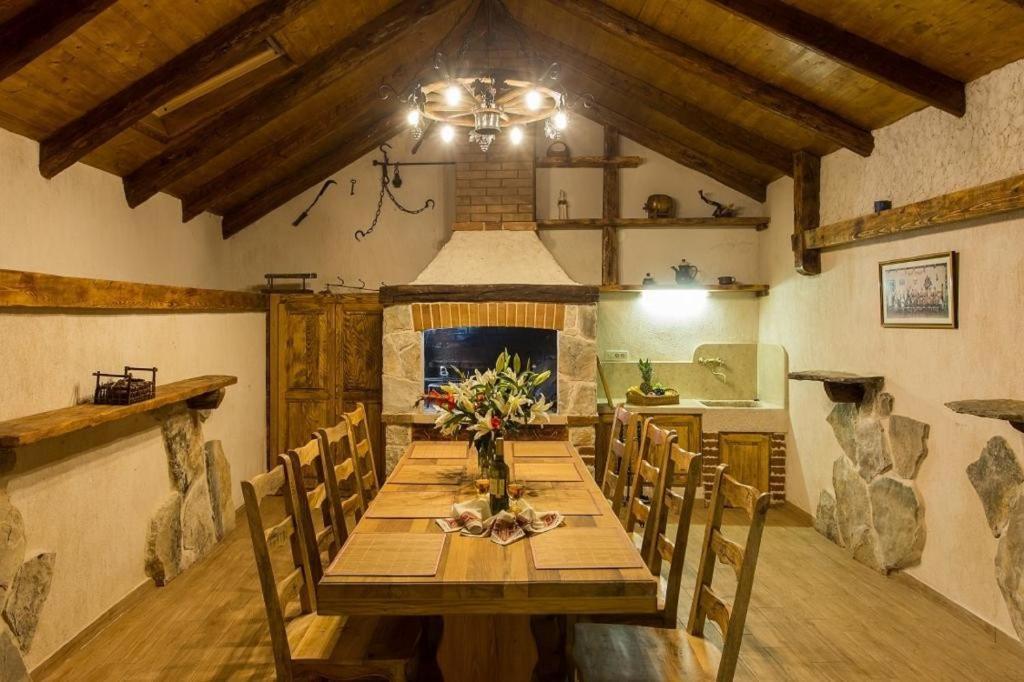 Villa Falcon Rook Gruda Extérieur photo