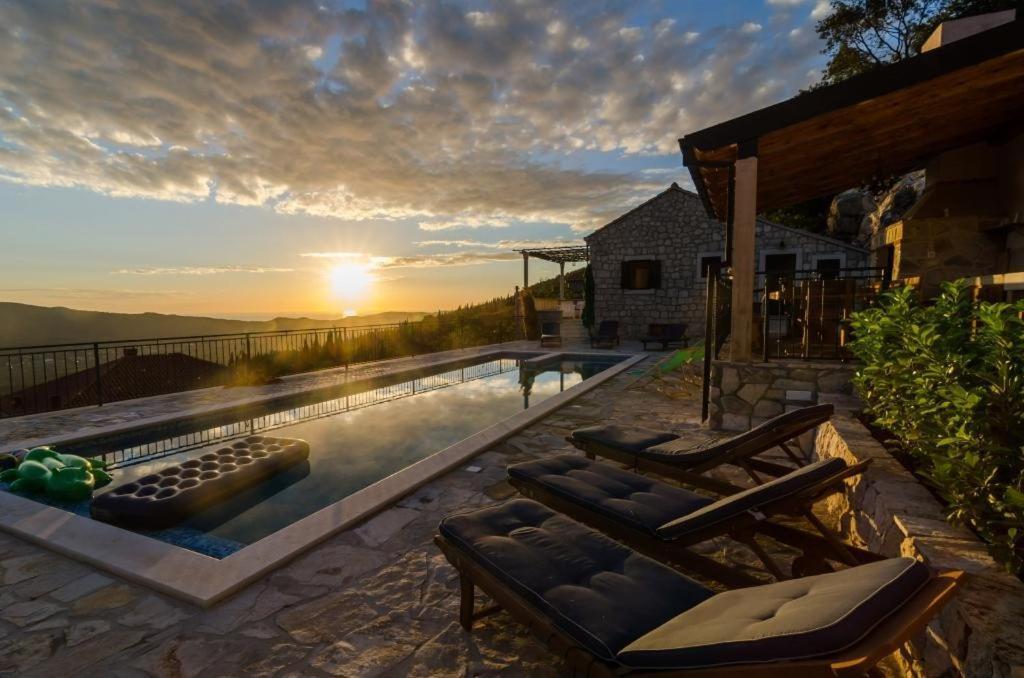 Villa Falcon Rook Gruda Extérieur photo