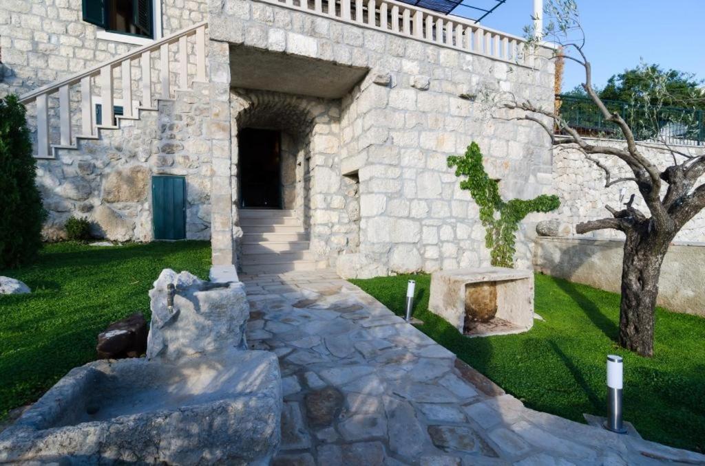 Villa Falcon Rook Gruda Extérieur photo