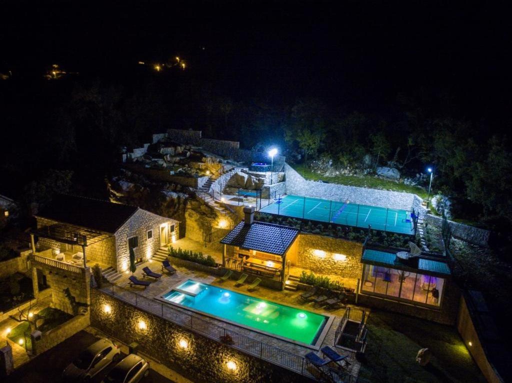 Villa Falcon Rook Gruda Extérieur photo