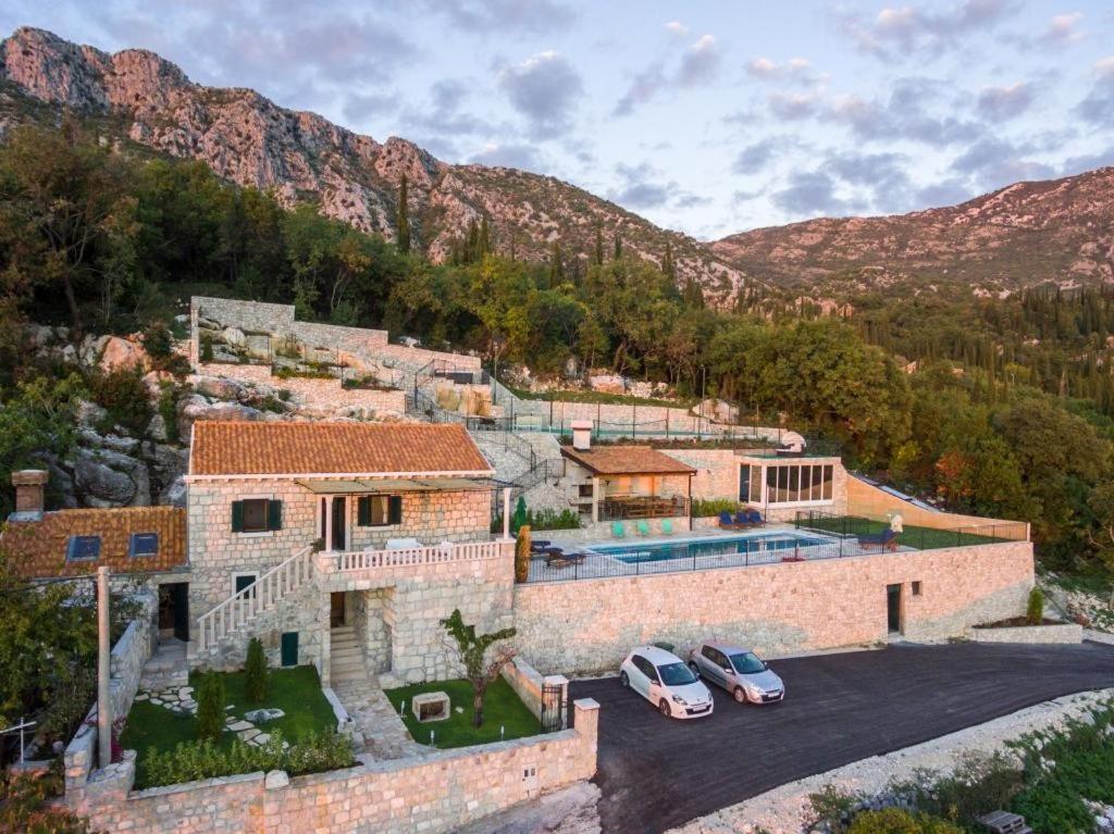 Villa Falcon Rook Gruda Extérieur photo